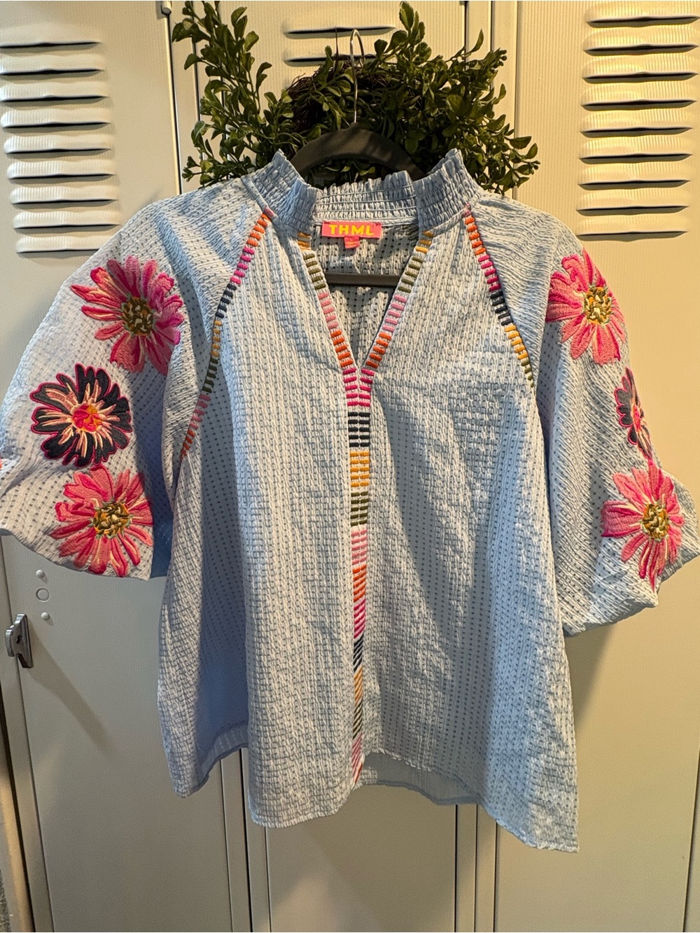 Like new Floral Puff Sleeve Embroidered Top by THML sz Lg